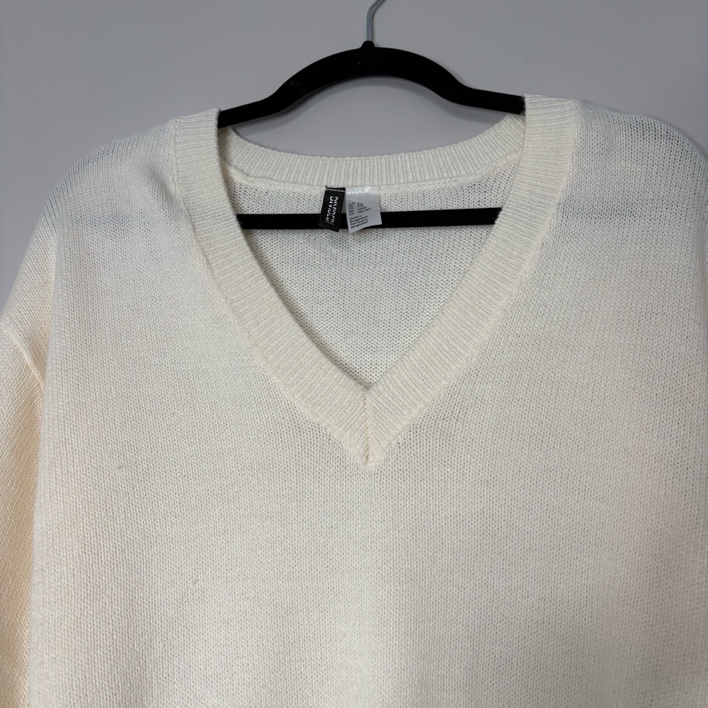 H&M Beige/White Long Sleeve Cropped Sweater V-Neck Size XXS Valentines Day - Picture 2 of 10
